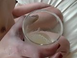 【飲尿・飲精】精子と尿を混ぜてコップでゴクゴク！ 口いっぱいのおしっこを何度も飲尿、最後に全吐き！